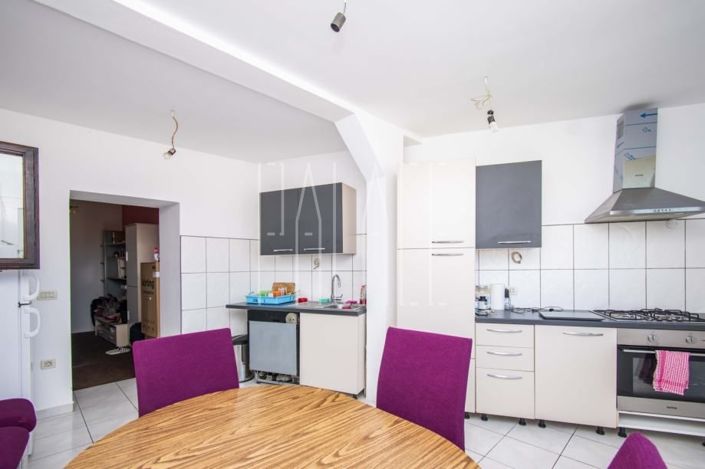 Image No.2-Appartement de 4 chambres à vendre à Sibenik