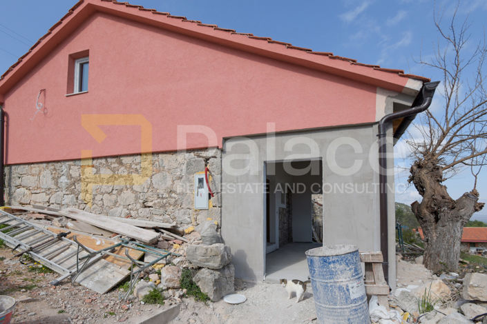 Image No.11-2 Bed House for sale
