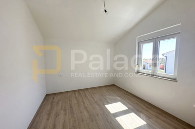 kuca-s-2-stana-i-studio-apartmanom-odlicna-prilika-sisan_8