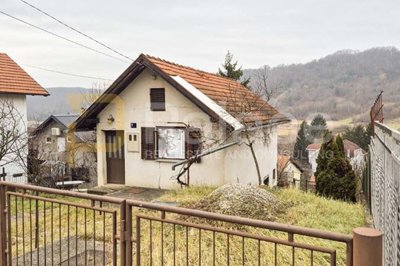 vikendica-za-renovaciju-sa-papirima-i-prikljuccima_2