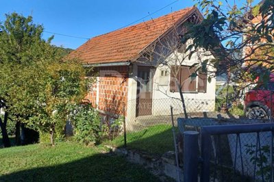 vikendica-za-renovaciju-sa-papirima-i-prikljuccima_3