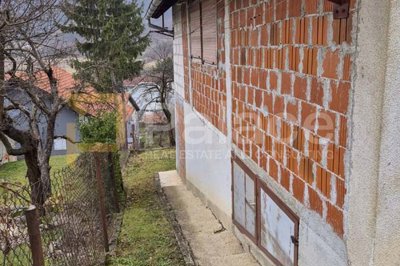 vikendica-za-renovaciju-sa-papirima-i-prikljuccima_6