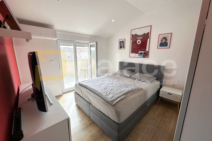 Image No.19-8 Bed Apartment for sale