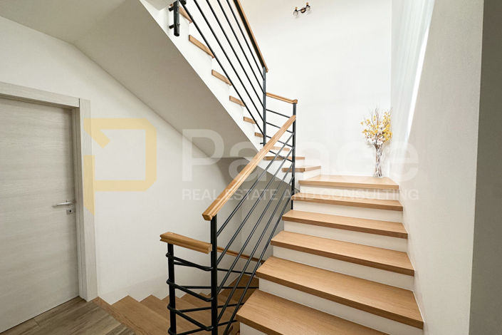 Image No.25-8 Bed Apartment for sale
