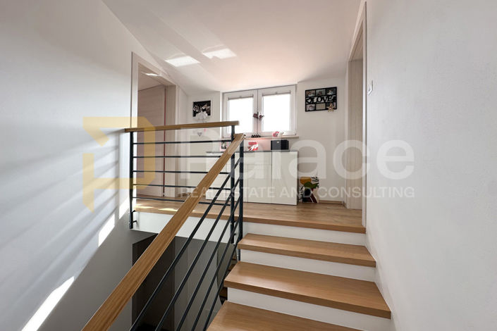 Image No.26-8 Bed Apartment for sale