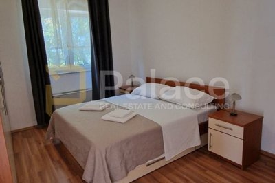 vila-sa-grijanim-bazenom-konobom-i-apartmanima-zemunik-donji_10
