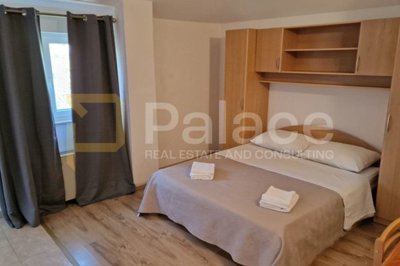 vila-sa-grijanim-bazenom-konobom-i-apartmanima-zemunik-donji_11