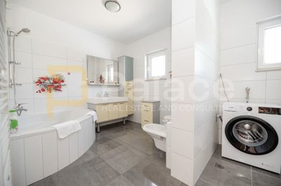vila-sa-grijanim-bazenom-konobom-i-apartmanima-zemunik-donji_14