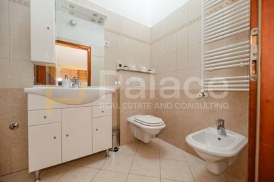 vila-sa-grijanim-bazenom-konobom-i-apartmanima-zemunik-donji_15