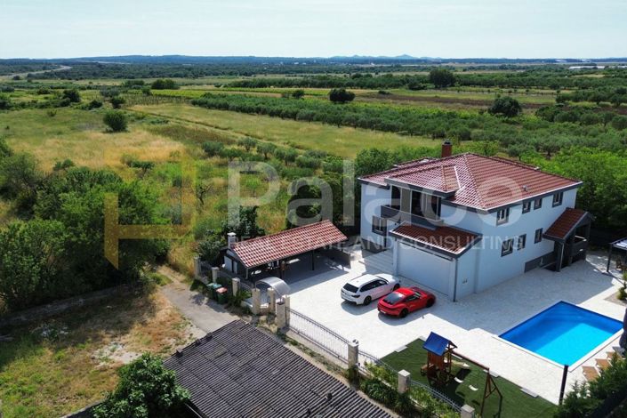 Image No.3-Villa de 6 chambres à vendre à Zemunik Donji