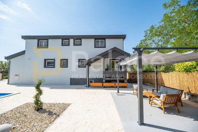 vila-sa-grijanim-bazenom-konobom-i-apartmanima-zemunik-donji_4