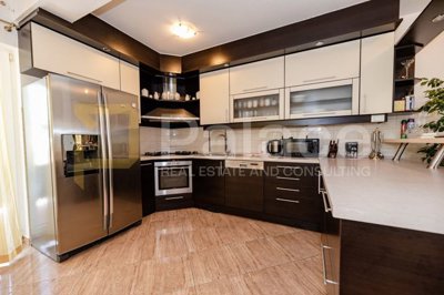 vila-sa-grijanim-bazenom-konobom-i-apartmanima-zemunik-donji_7