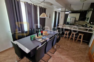 vila-sa-grijanim-bazenom-konobom-i-apartmanima-zemunik-donji_9