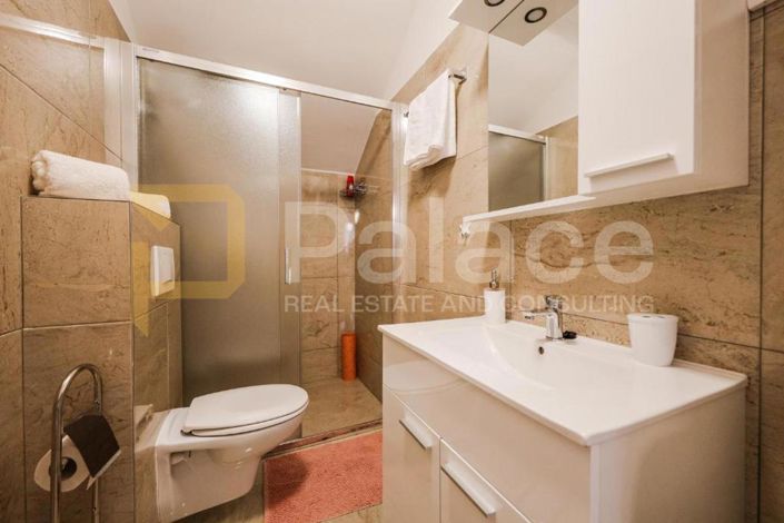 Image No.9-5 Bed House for sale