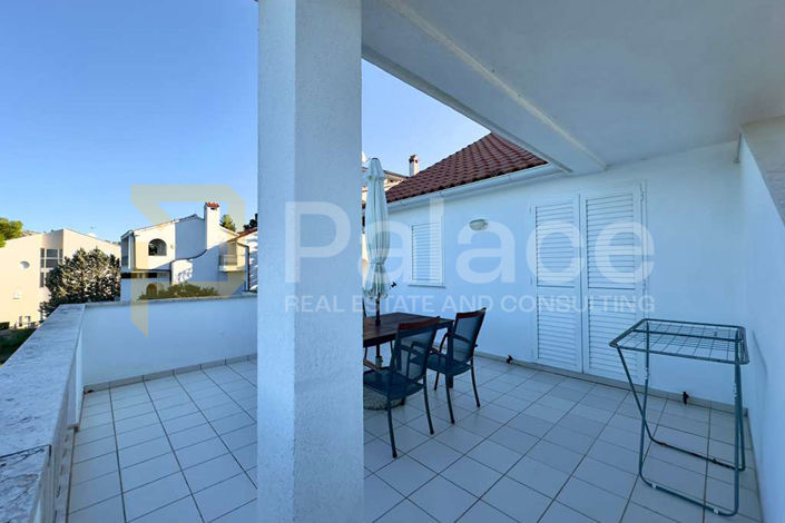 Image No.17-10 Bed House for sale