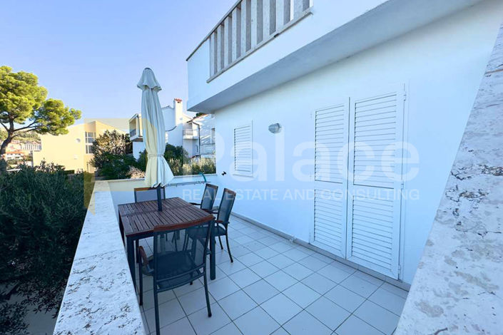 Image No.18-10 Bed House for sale