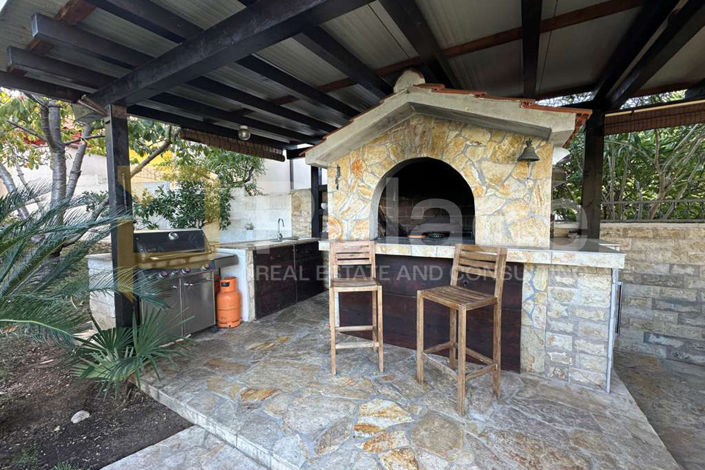 Image No.24-10 Bed House for sale