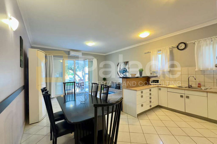 Image No.28-10 Bed House for sale