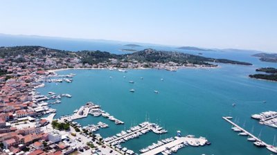 prilika-u-murteru-restoran-na-plazi-s-uhodanim-poslovanjem_1