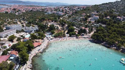 prilika-u-murteru-restoran-na-plazi-s-uhodanim-poslovanjem_2