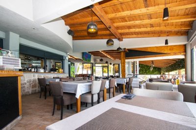 prilika-u-murteru-restoran-na-plazi-s-uhodanim-poslovanjem_5