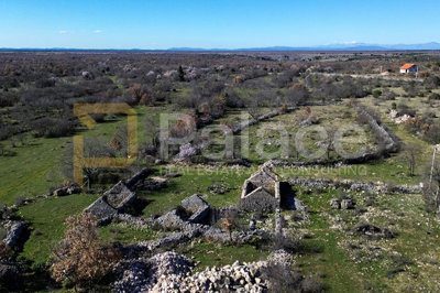 autenticni-dalmatinski-zaselak-u-blizini-np-krka_1