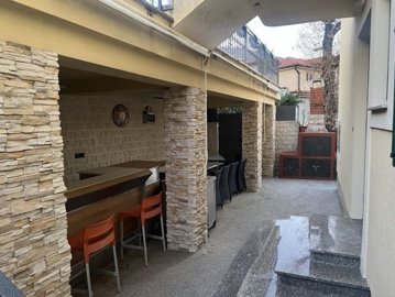 predivna-kuca-s-tri-apartmana-u-centru-grada-150m-od-mora_10