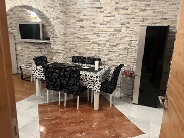 predivna-kuca-s-tri-apartmana-u-centru-grada-150m-od-mora_14
