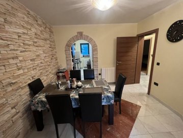 predivna-kuca-s-tri-apartmana-u-centru-grada-150m-od-mora_6
