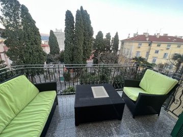predivna-kuca-s-tri-apartmana-u-centru-grada-150m-od-mora_7