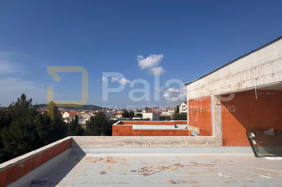 prostrani-stan-s4-na-prvom-katu-s-terasom-i-bazenom-u_14
