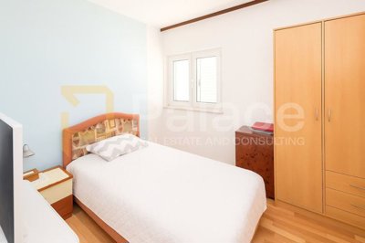 stan-85-m-loggia-i-vrt-samo-150-m-od-plaze-kastel-stari_4