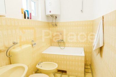 stan-85-m-loggia-i-vrt-samo-150-m-od-plaze-kastel-stari_7