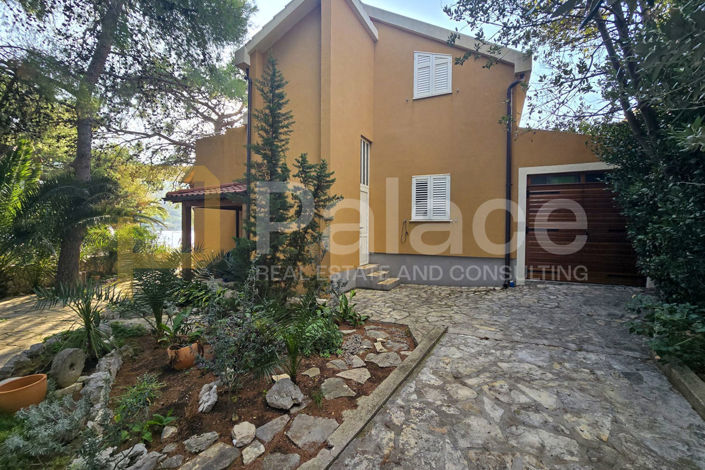 Image No.8-4 Bed House for sale