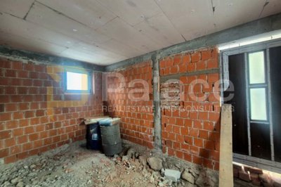 udbina-zemljiste-1061-m2-s-obiteljskom-kucom-i-pomocnom_2