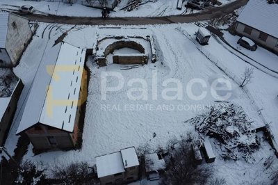 udbina-zemljiste-1061-m2-s-obiteljskom-kucom-i-pomocnom_4