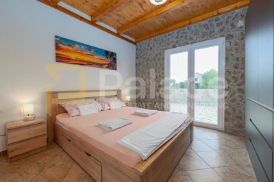 prodaje-se-prekrasna-kamena-vila-s-bazenom-nadomak-zadra_14