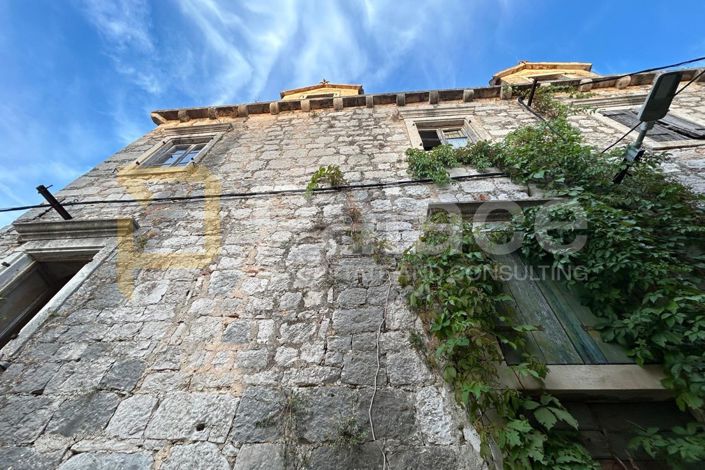 Image No.2-8 Bed House for sale