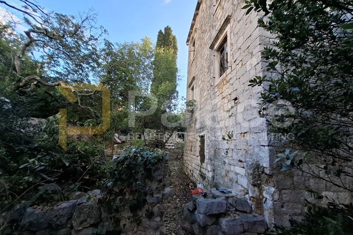 Image No.4-8 Bed House for sale