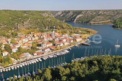 novouredjeni-i-opremljeni-hotel-u-skradinu-812-m2_1