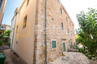 novouredjeni-i-opremljeni-hotel-u-skradinu-812-m2_5