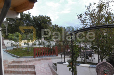 predivan-panoramski-pogled-na-more-kuca-s-apartmanima-i_11