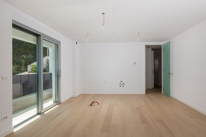 Image No.11-3 Bed Apartment for sale