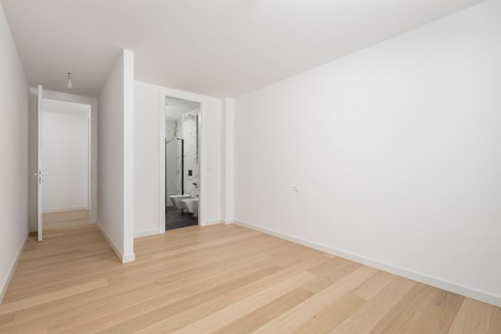 Image No.2-6 Bed Apartment for sale