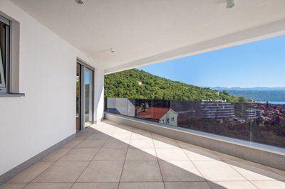 elegantan-stan-u-opatiji-s-modernim-sadrzajima-garaza-i-vrt_5