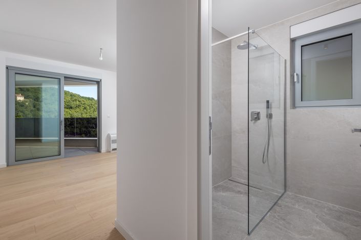 Image No.13-6 Bed Apartment for sale