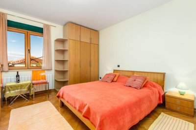 predivna-vila-s-tri-prostrana-apartmana-i-bazenom-opatija_13