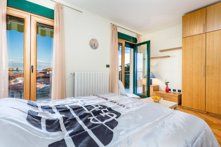 Image No.15-12 Bed House for sale