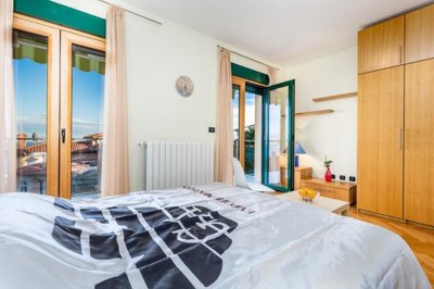 predivna-vila-s-tri-prostrana-apartmana-i-bazenom-opatija_15
