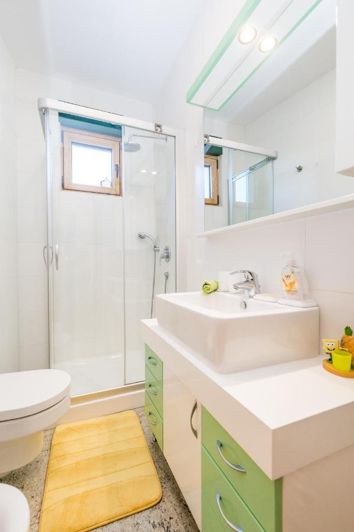 Image No.16-12 Bed House for sale
